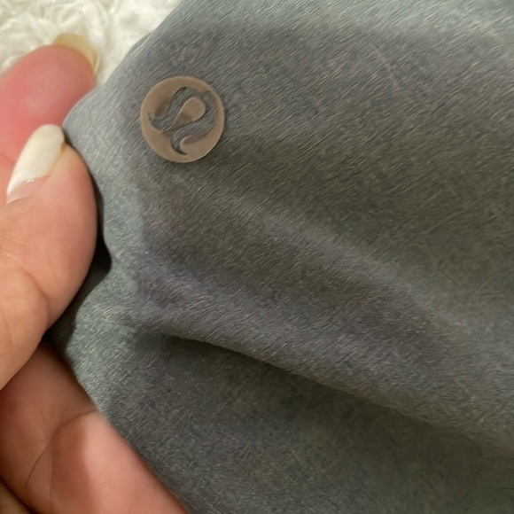 Lululemon Women's Gray and Black Reversible Athletic Shorts - Picture 5 of 14